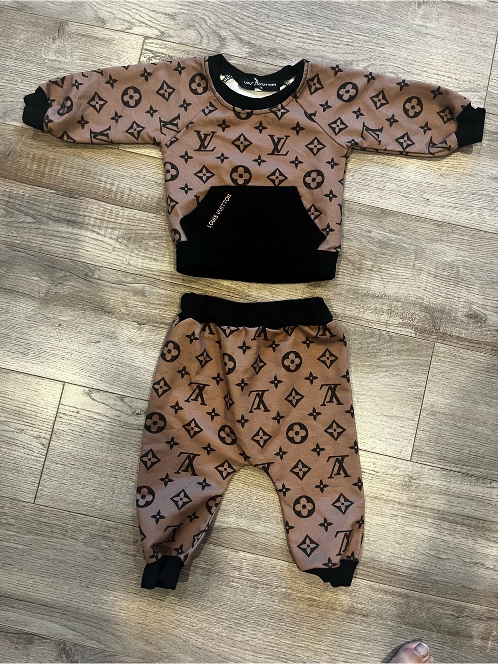 Louis Vuitton Infant Set